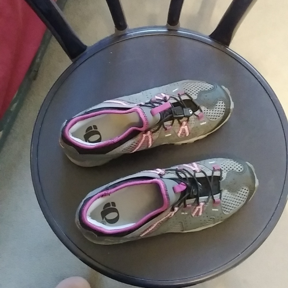 Spinning shoes, women's Size 39, Grey with pink trim